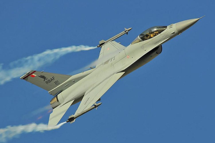 Dai Loan nhap bien phien ban tiem kich F-16 manh nhat-Hinh-22