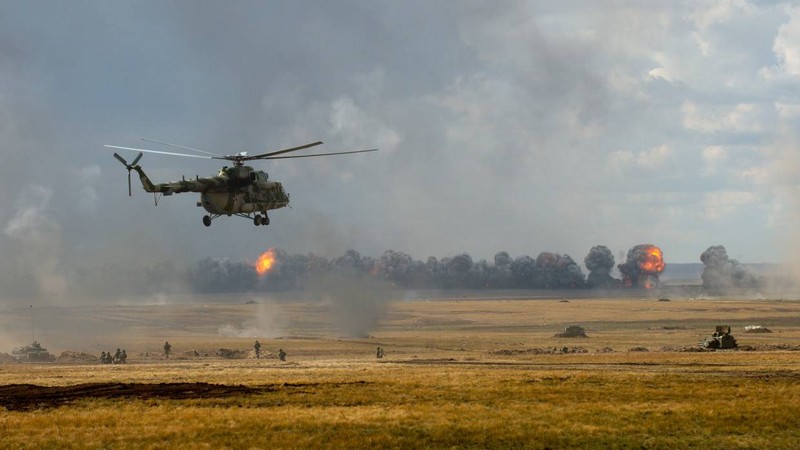 Nga can man nang cap tiep Mi-8, bien thanh truc thang dac nhiem-Hinh-8