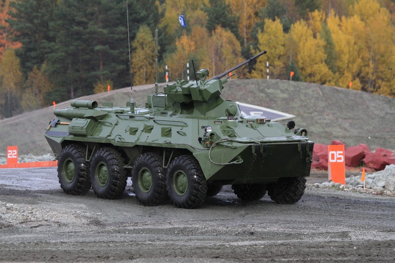 Belarus tiep nhan lo xe chien dau BTR-82A moi cung tu Nga!