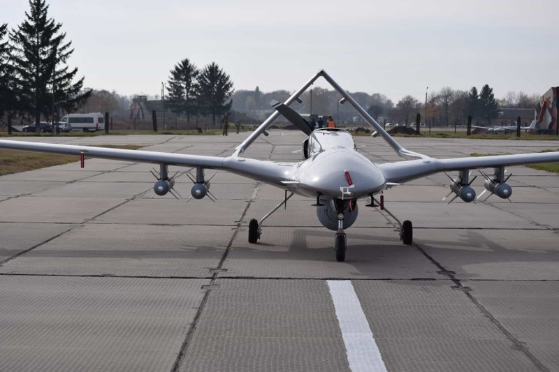 Can canh UAV so 1 cua Quan doi Ukraine tham chien!-Hinh-3