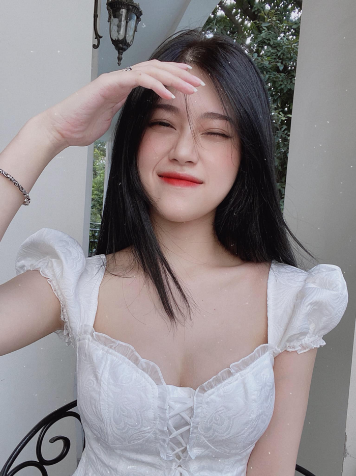 Nu streamer Thuy Tien tang qua sinh nhat bo chuan “gai ruou”-Hinh-5