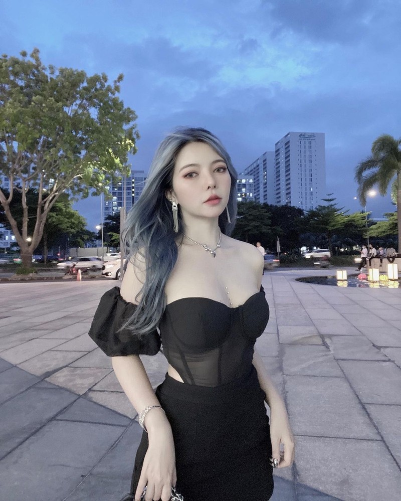 Nu streamer Ohsusu dang anh moi, netizen 