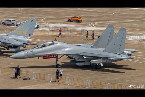 May bay tac chien dien tu J-16D Trung Quoc co de doa duoc My?-Hinh-6