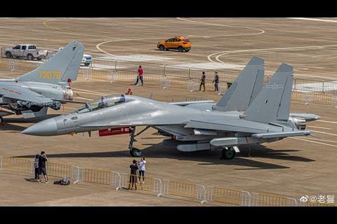 Trung Quoc “phan dau” de tiem kich J-20 bang F-22 cua My-Hinh-15