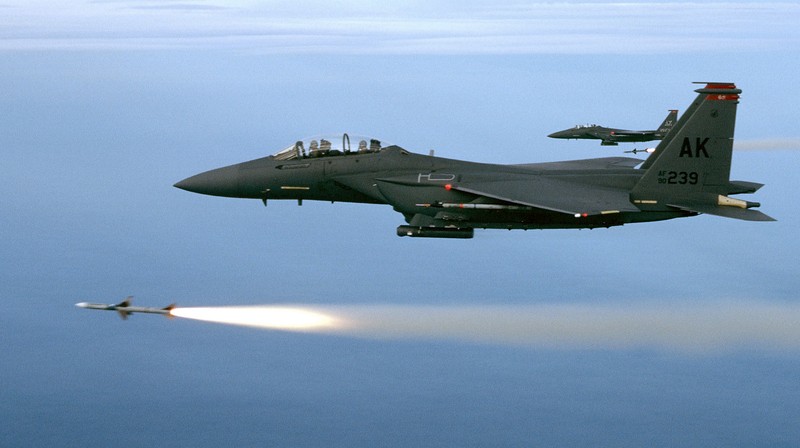 Nga chan tau chien My ngoai khoi Crimea; F-15E ap sat Ukraine-Hinh-10