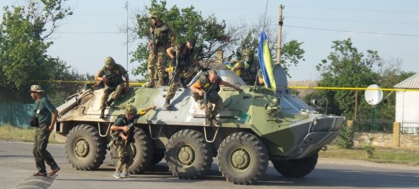 83 xe tang cua phe ly khai buoc Ukraine phai lui quan-Hinh-10