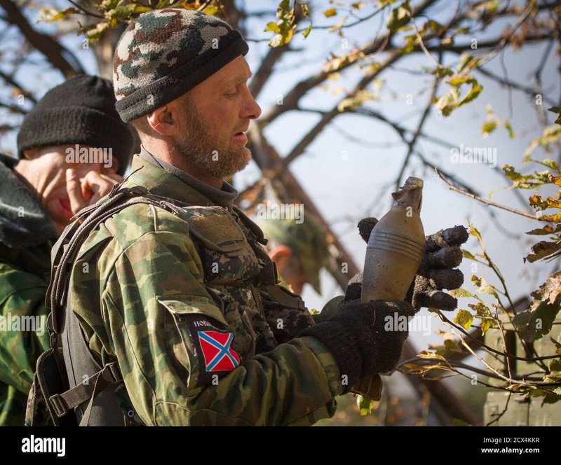 Chi dung phao binh, phe ly khai khien quan Ukraine phai bo chay