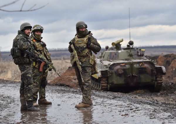 Nong: Donetsk va Lugansk vua hung con mua dan phao cua Ukraine-Hinh-3