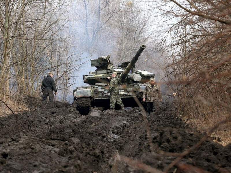Tieu doan xe tang cua Ukraine hung don tu phao BM-21 cua dan quan-Hinh-2