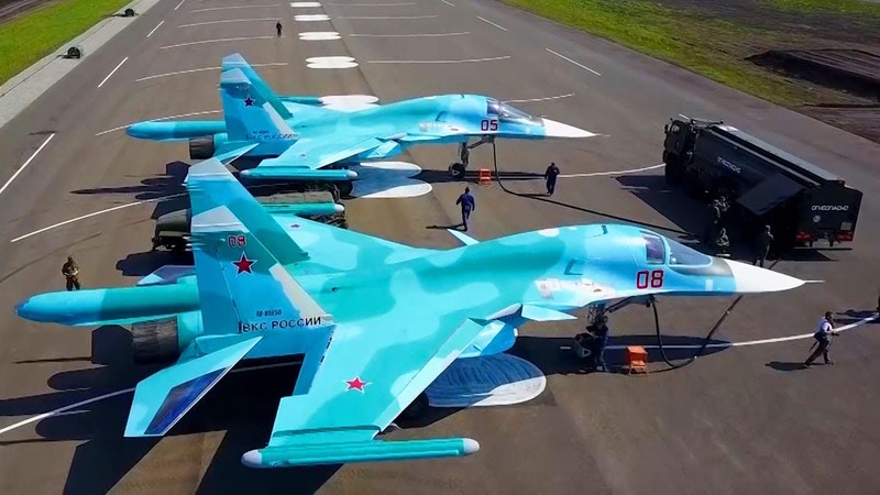Nga bat ngo dua 17 tiem kich bom Su-34 toi bien gioi Ukraine