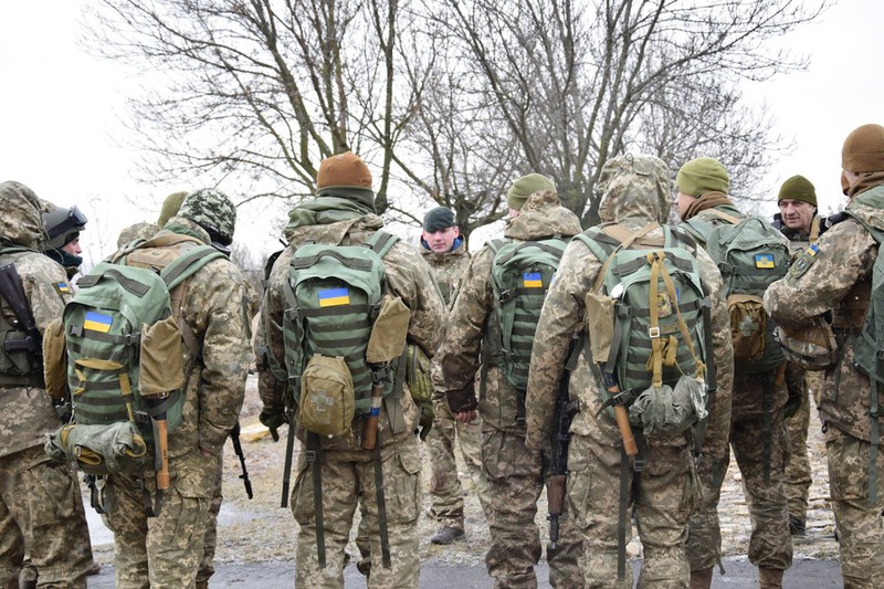Ukraine phao kich vao Donbass, quan ly khai danh tra quyet liet-Hinh-12