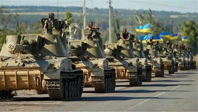 Ukraine phao kich vao Donbass, quan ly khai danh tra quyet liet-Hinh-15