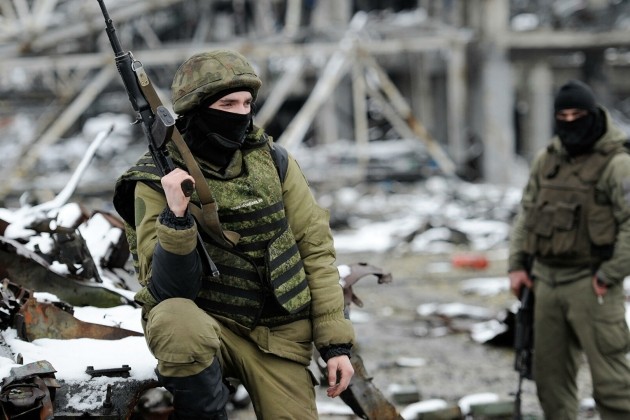 Ukraine phao kich vao Donbass, quan ly khai danh tra quyet liet-Hinh-5
