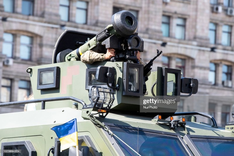 Ukraine thu nghiem Javelin ban xe tang T-64 va ket qua gay soc-Hinh-13