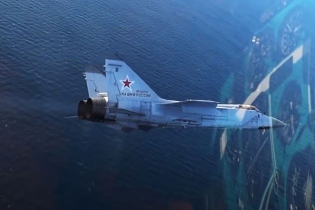 Tiem kich MiG-31 vo bo nhao, tau san bay Anh 