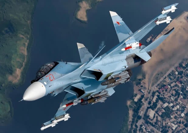 Tiem kich Su-30SM phat hien may bay NATO trong khong phan Ukraine