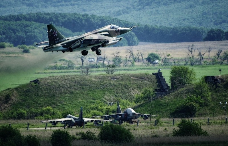 Nong: Nga dua cuong kich Su-25 va truc thang vu trang toi Belarus-Hinh-5