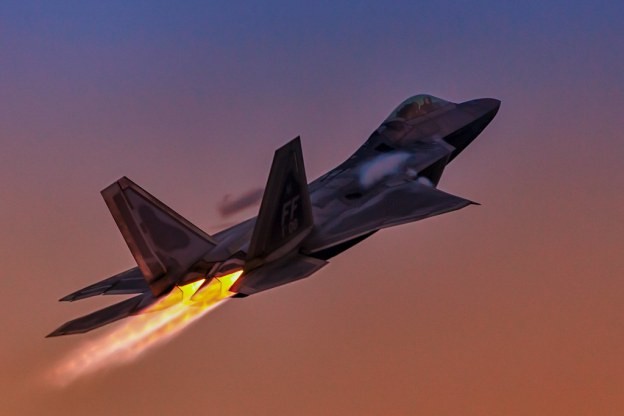 Nga - Ukraine ha nhiet, MiG-31K trien khai o Syria, F-22 cho san-Hinh-10