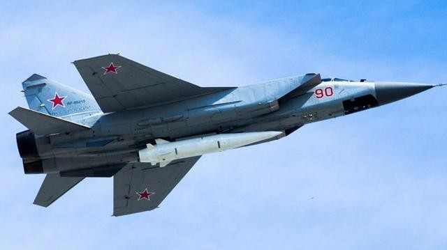 Nga - Ukraine ha nhiet, MiG-31K trien khai o Syria, F-22 cho san-Hinh-8