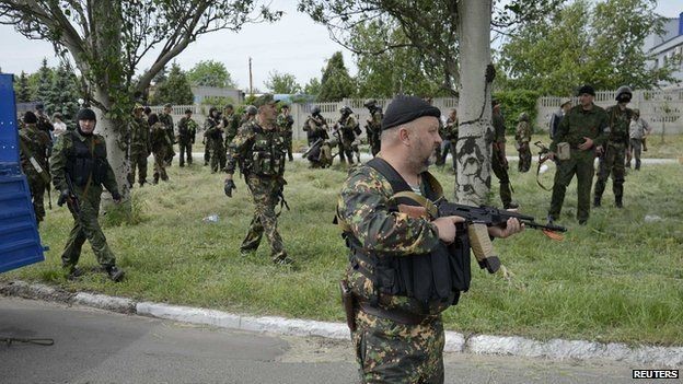 Cong hoa tu xung Donetsk tong dong vien, so tan dan sang Nga