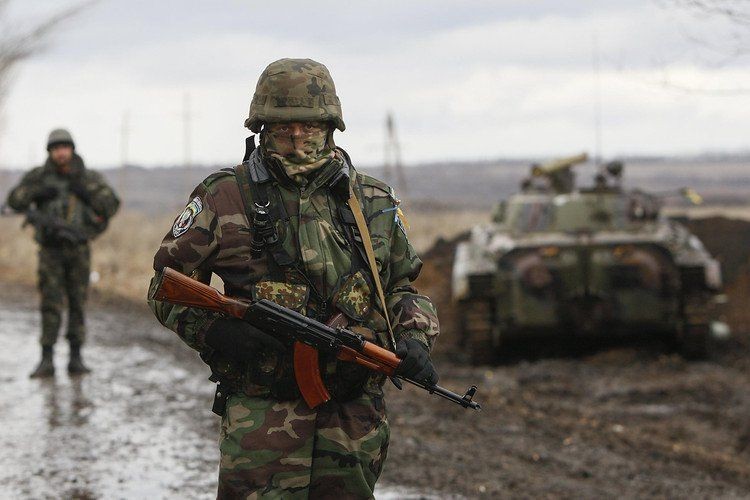 Chien su bat dau, xe tang Ukraine choc thung phong tuyen phia tay Donetsk?-Hinh-12