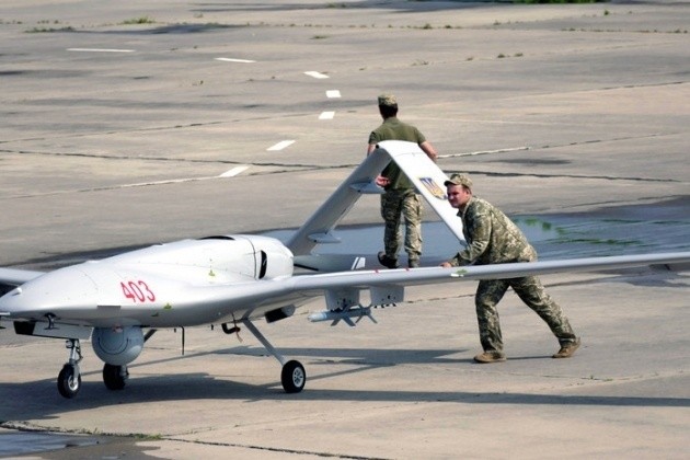 2 UAV TB2 va 2 Su-24 cua Ukraine bi dan quan LPR ban roi-Hinh-3