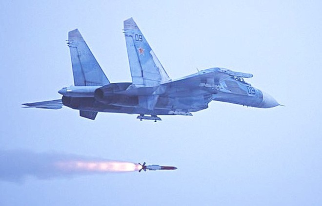 Su-35 cua Nga xuat hien lam cho phong khong Ukraine dieu dung-Hinh-8