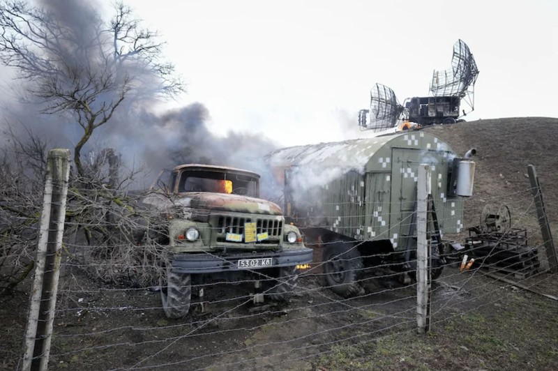 Binh si Tieu doan Azov co gang thoat khoi vong vay chao lua Mariupol-Hinh-18