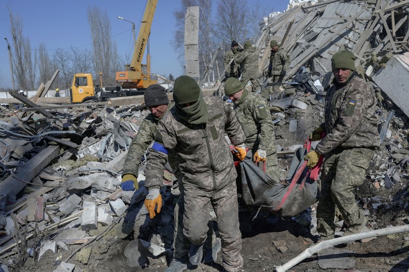 Binh si Tieu doan Azov co gang thoat khoi vong vay chao lua Mariupol-Hinh-5