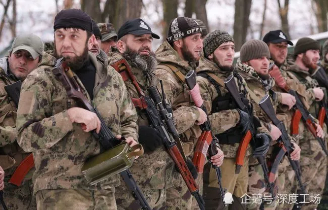 Chien binh Chechnya chiem toa nha chinh quyen o Mariupol-Hinh-11
