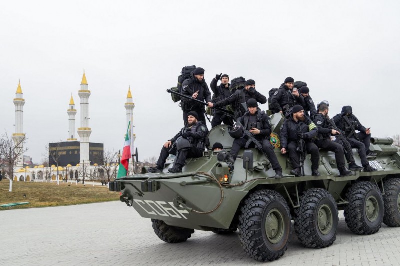 Chien binh Chechnya chiem toa nha chinh quyen o Mariupol-Hinh-2