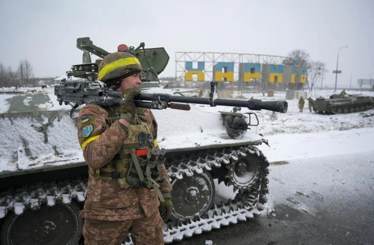 Chien binh Chechnya chiem toa nha chinh quyen o Mariupol-Hinh-7