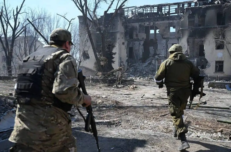 Hai gong kim cua Nga bao vay quan Ukraine trong tran chien tai Donbass-Hinh-16