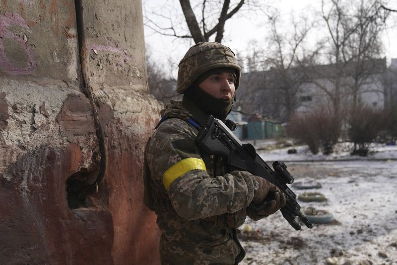 Hai gong kim cua Nga bao vay quan Ukraine trong tran chien tai Donbass-Hinh-5