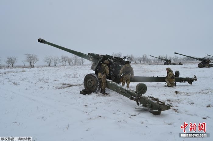 Tran Donbass bat dau, Nga chu dong tan cong, quan Ukraine rut lui-Hinh-12