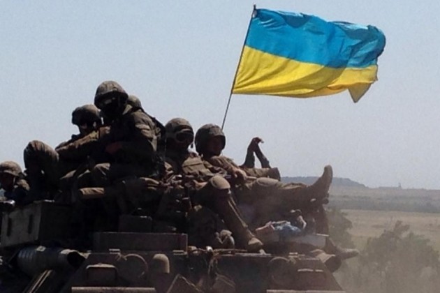 Tran Donbass bat dau, Nga chu dong tan cong, quan Ukraine rut lui-Hinh-16
