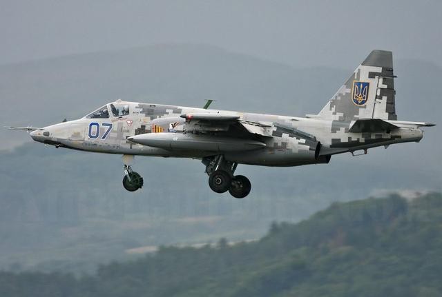 Su-25 cua Ukraine xuat kich doi dau khong quan Nga!-Hinh-7