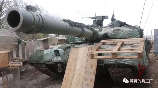 Man thuc chien dau tien cua tang T-90M tai chien truong Ukraine-Hinh-18