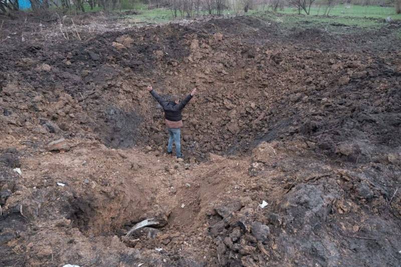 Tai sao Khong quan Nga phai su dung bom pha hang nang o Donbass?-Hinh-7