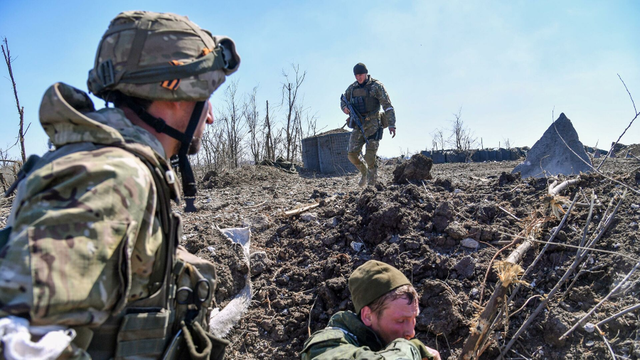 Chien thuat “ba vay, mot mo” cua Nga tai Donbass hieu qua the nao?-Hinh-3