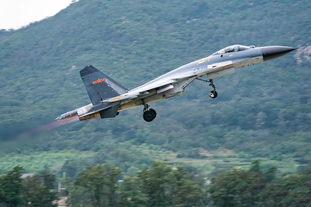 May bay Su-27 co vai tro gi trong lich su Khong quan Trung Quoc?