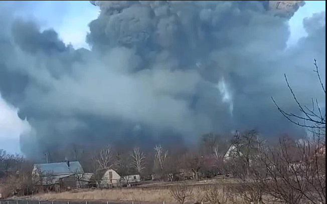 Su-57 va Tu-22M3 bat ngo xuat kich, nhieu tau chien Ukraine boc chay-Hinh-13