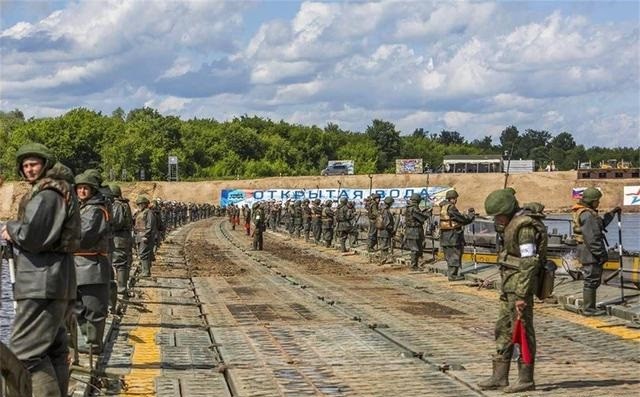 Cau Antonov bi pha huy, quan Nga o Kherson roi vao the kho-Hinh-4