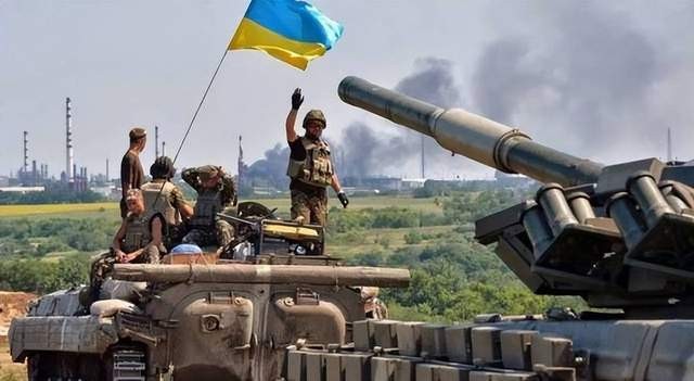 Mat tran Kherson ac liet: Ukraine tung vu khi chu luc vao cuoc-Hinh-8