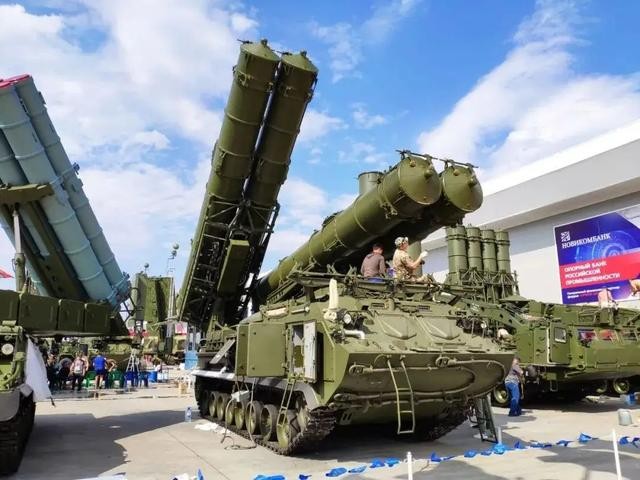 Sau man pha ky luc the gioi, S-300 cua Nga bong 