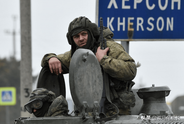 Chien truong Kherson: 40.000 quan Nga lang le mai phuc-Hinh-11
