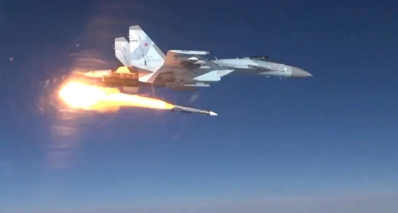 Kha nang sieu viet cua Su-35 Nga khi tham chien tai Ukraine-Hinh-6