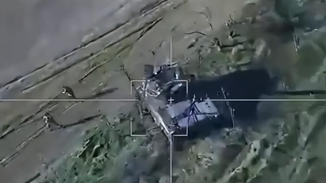 Nga bat dau su dung UAV Lancet tan cong xe tang Ukraine-Hinh-9