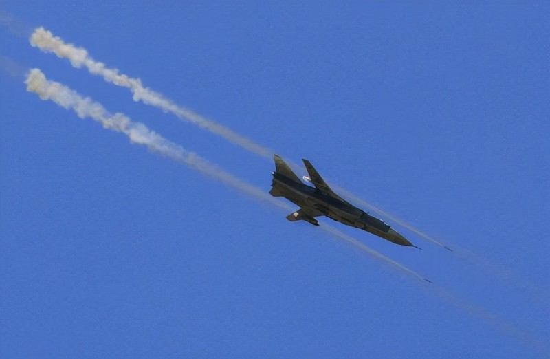 Tiem kich bom Su-24, “cuu vuong”mot thoi cua Khong quan Xo viet-Hinh-12