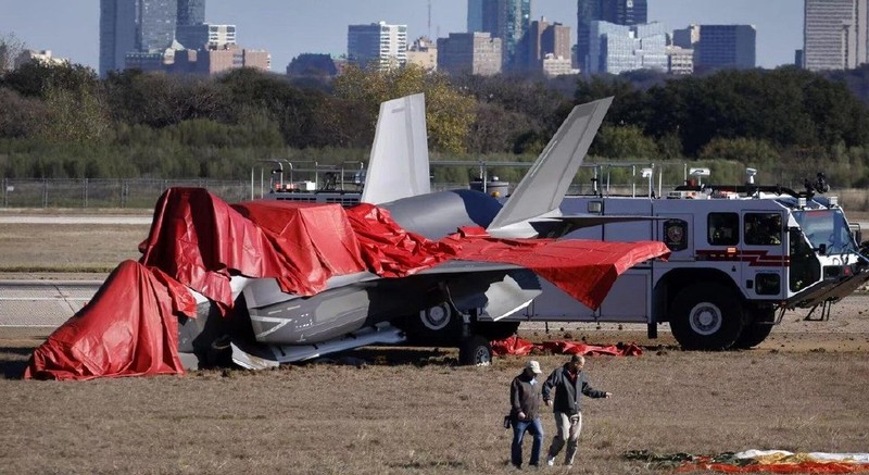 F-35B lien tiep bi tai nan, loi do may bay hay con nguoi?-Hinh-17